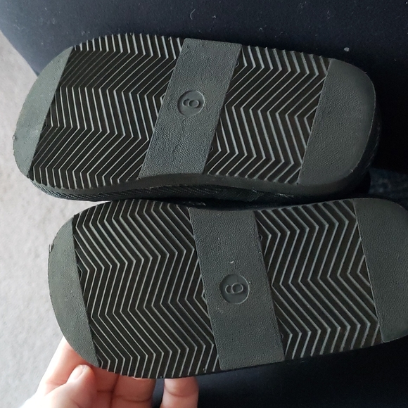 Toddler size 6 fuzzy boots - Picture 3 of 4